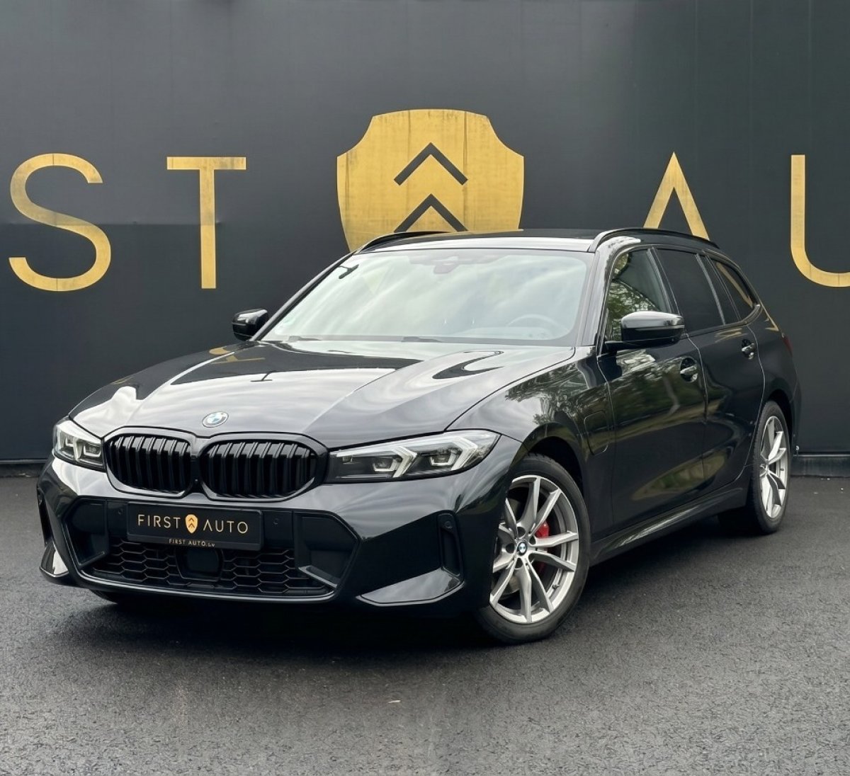 BMW 330 2023